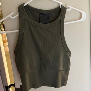 Lululemon cropped tank top with built in pads